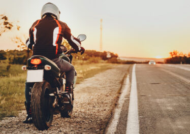 Conduite sur piste et route : peut-on vraiment utiliser la même moto pour les deux ?