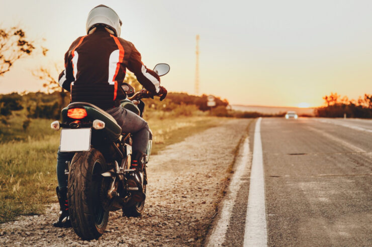 Conduite sur piste et route : peut-on vraiment utiliser la même moto pour les deux ?