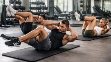 découvrez tout sur le crunch bicycle, ses bienfaits et ses variations pour tonifier efficacement vos abdominaux.