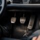 découvrez pourquoi les pédales sont essentielles pour une conduite automobile sécurisée et efficace. ce guide complet vous explique leur rôle et leur utilisation.